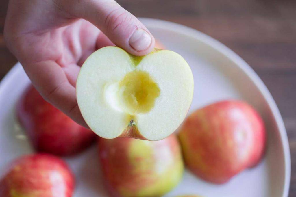 Печёные яблоки – вкусный и полезный десерт