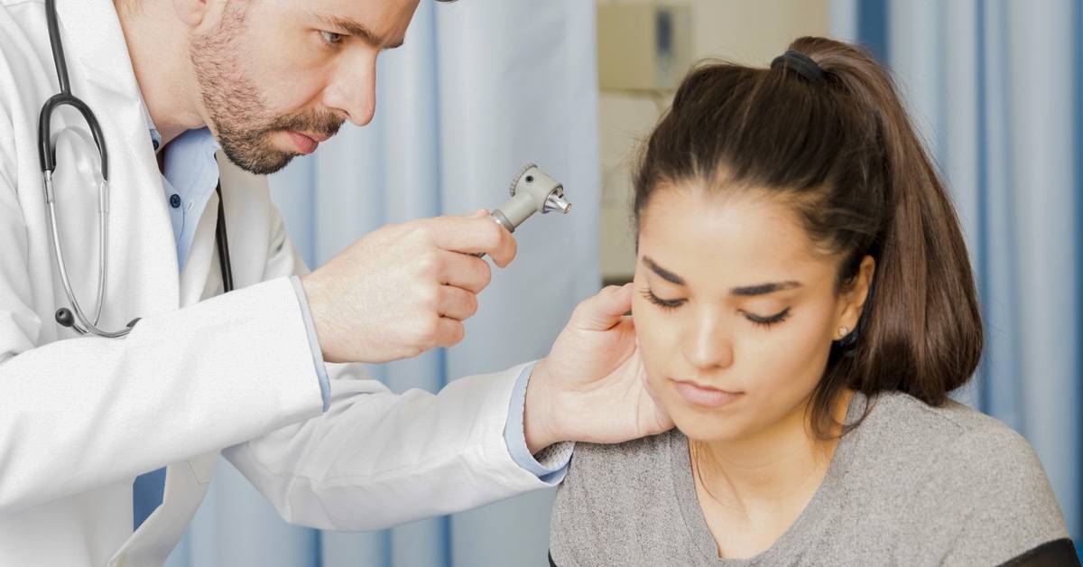 Грибок в ушах (отомикоз) у человека: симптомы и лечение