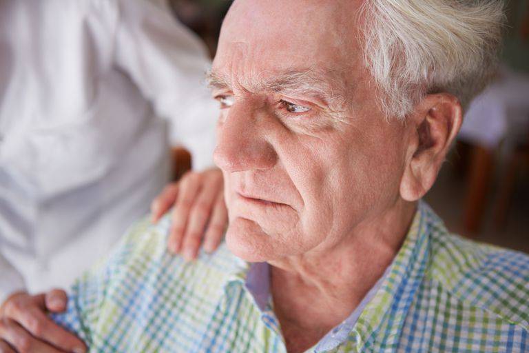 Деменция у пожилых людей: симптомы, лечение и уход, лекарства, как проявляется агрессия?