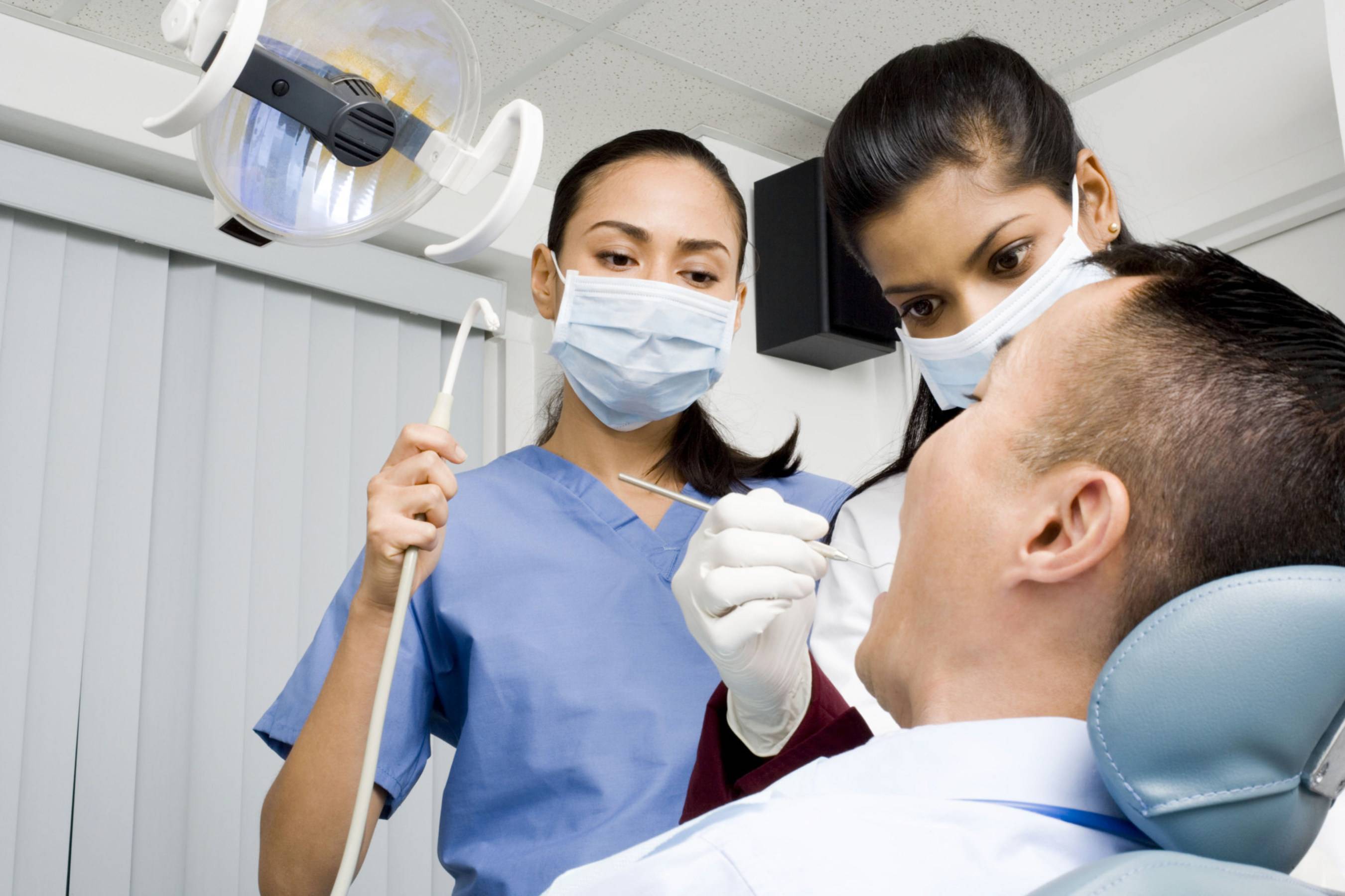 Как стать медсестрой в стоматологии