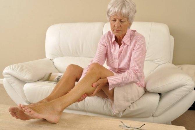 Судороги ног и рук у пожилых людей: причины, лечение