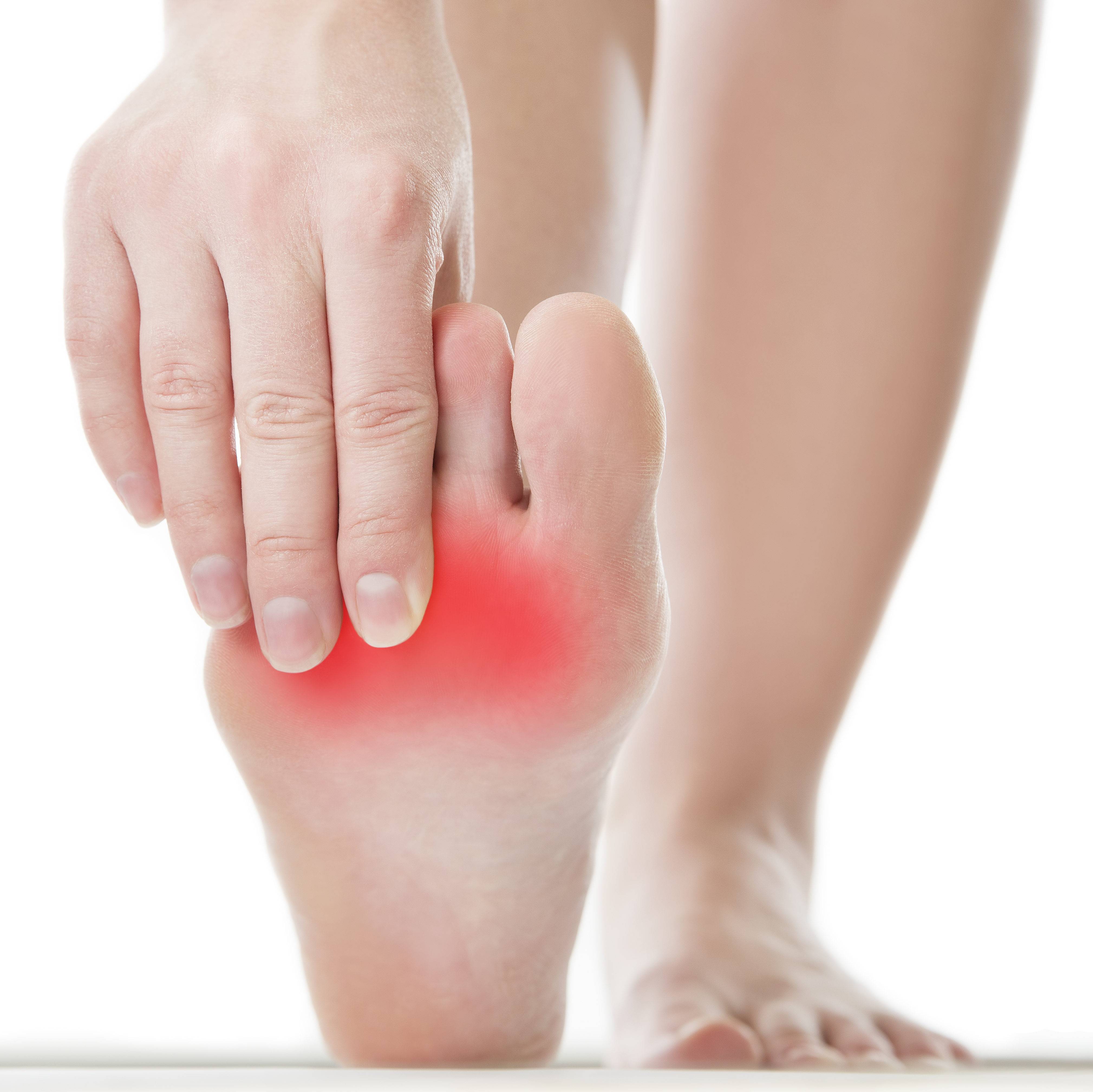 Покалывание в ногах (как иголки): причины и лечение