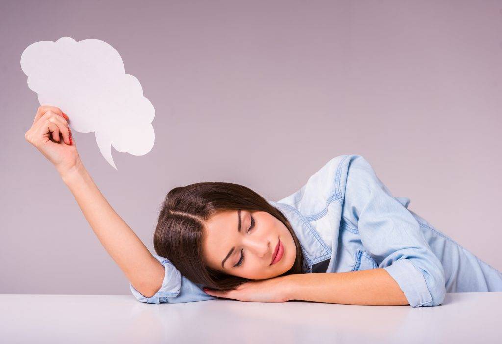 Сон про разговор. Разговоры во сне. Говорение во сне. Почему люди разговаривают во сне. Причины говорения во сне.