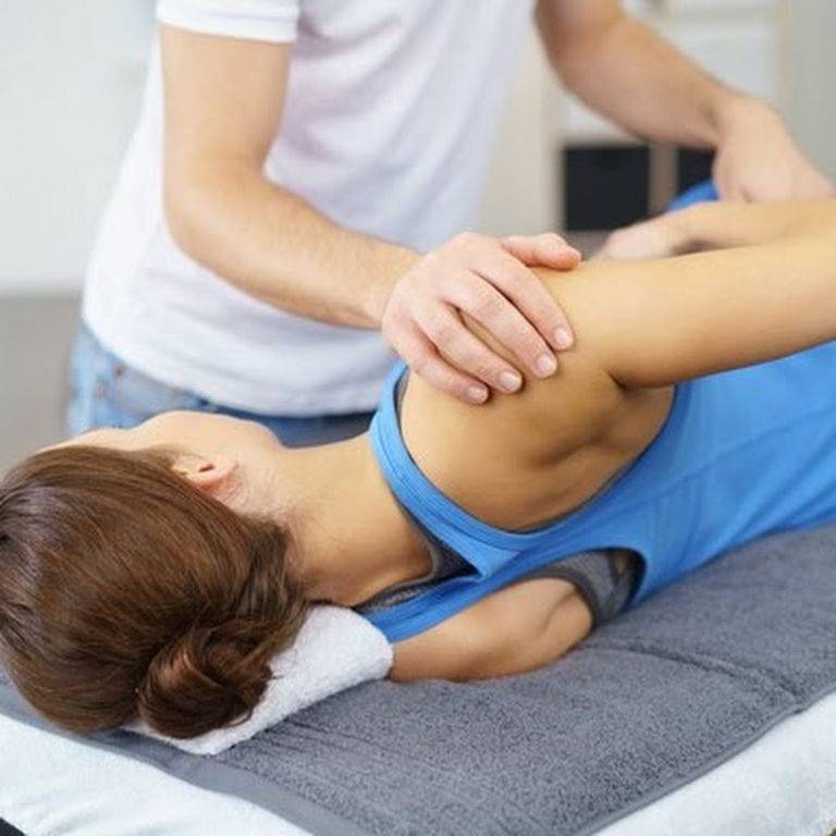 Растяжение мышц бедра: как лечить и что делать?