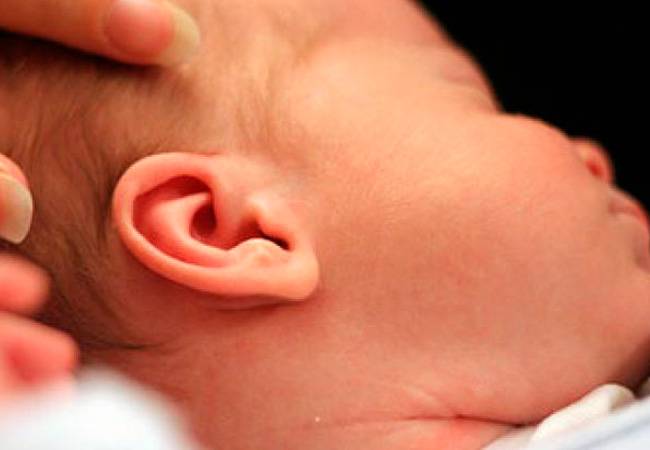 Опухшая мочка уха: фотографии, причины и методы лечения