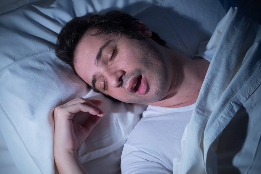 Почему сильно потеет голова у взрослого во время сна - причины и лечение | во сне