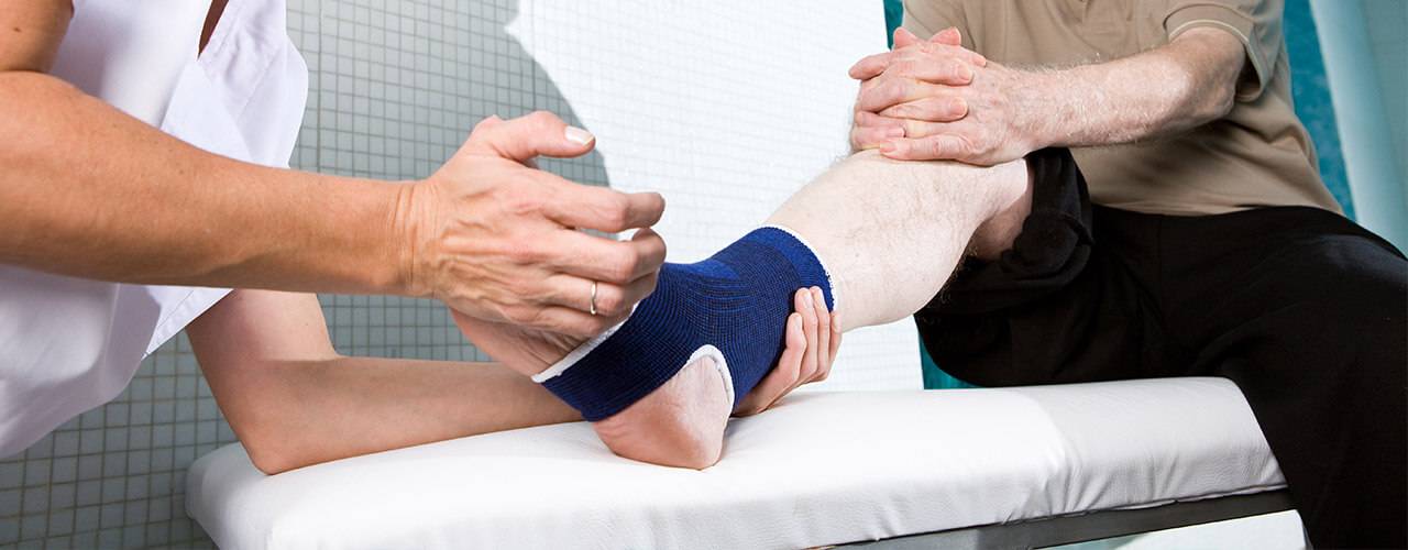 Что делать при растяжении мышц на ноге: симптомы травмирования, методики лечения