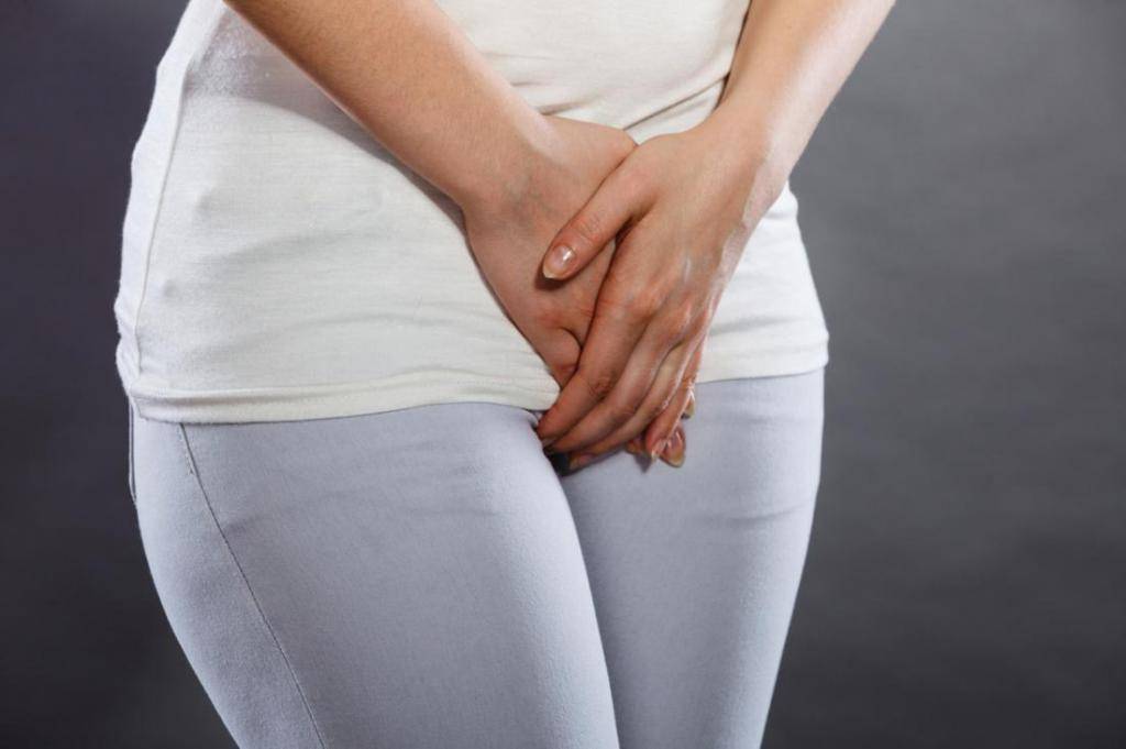 Тянущие боли внизу живота у женщин во время менопаузы причины