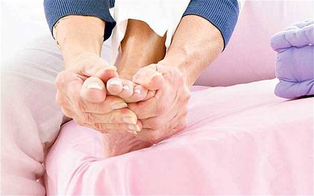 Сводит ноги судорогой причины лечение у женщин пожилого возраста лечение