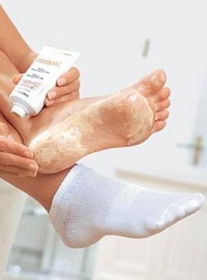 Сухая кожа на ногах шелушится и чешется: причины, лечение