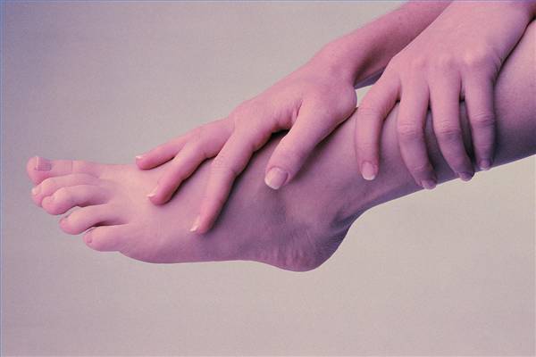 Колики в ногах и руках причины и лечение