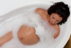 Полезные свойства горячей ванны при простуде