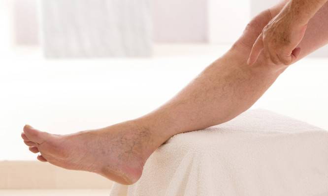 Причины, почему гудят ноги ниже колен: что делать, лечение