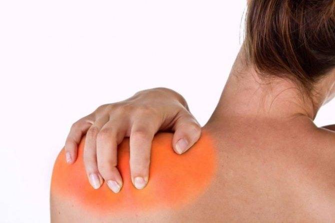 Жжение под правой лопаткой сзади со спины: причины и лечение